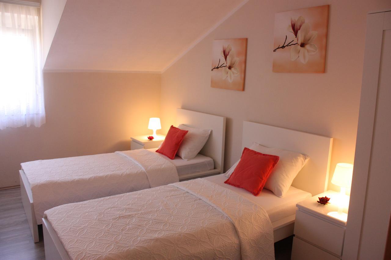 Apartments Tanja & Josipa Паг Экстерьер фото